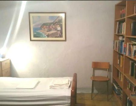 Communist Style Apartment Τίρανα Εξωτερικό φωτογραφία