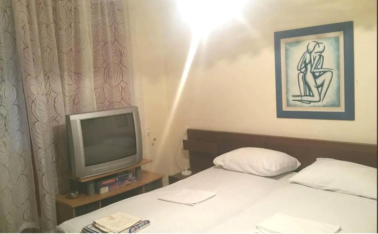 Communist Style Apartment Τίρανα Εξωτερικό φωτογραφία